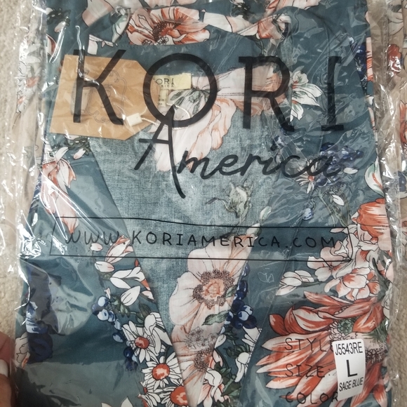 Kimonos - Picture 2 of 3